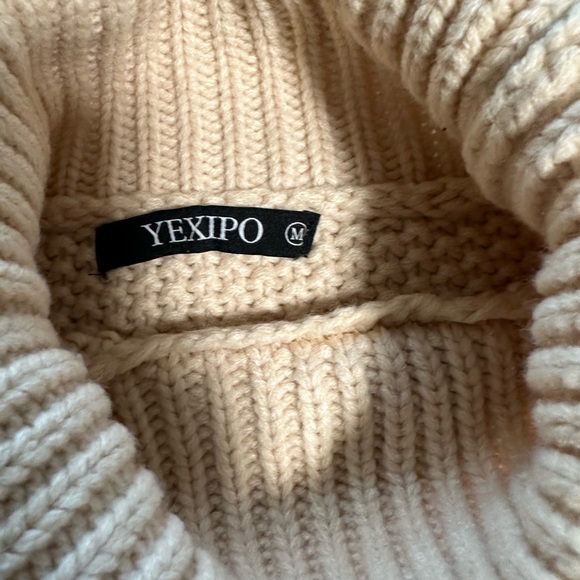 Cream knit turtleneck sweater - Picture 3 of 3